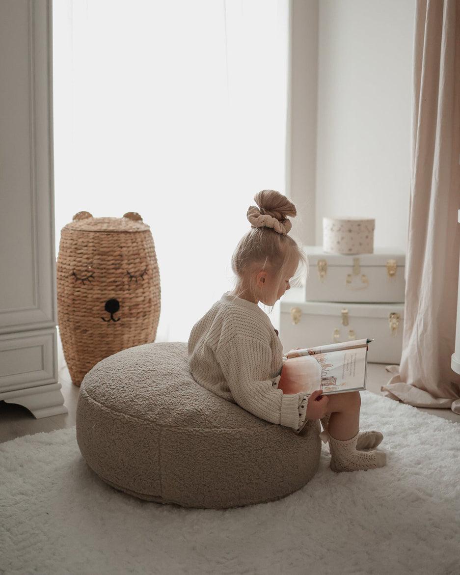 wigiwama Sitzkissen in Beige aus Teddy - Stoff - Kletterling – einfach Kind sein