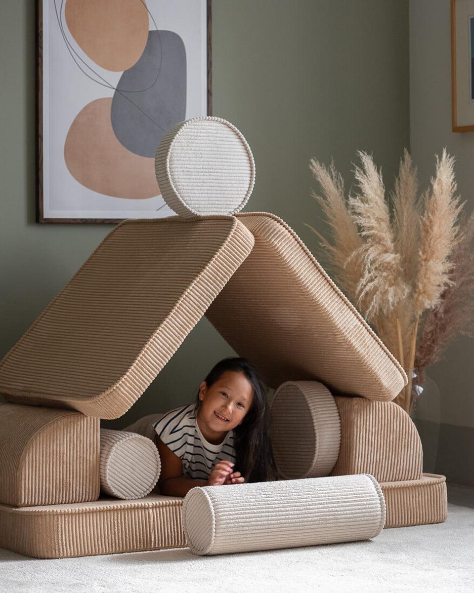 wigiwama Settee in Beige - Kindersofa und Spielsofa aus Cord - Kletterling – einfach Kind sein