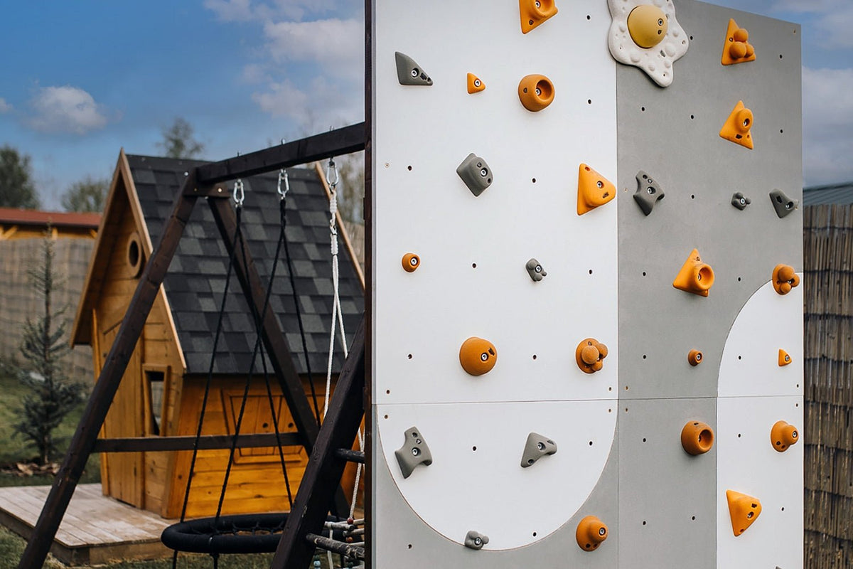 Kletterwand BK OUTDOOR aus 6 Teilen | 236 cm x 234 cm | inkl. 45 Griffen | 120 Loch - Kletterling – einfach Kind sein