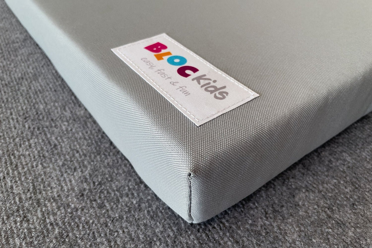 Kletterwand BK INDOOR aus 3 Teilen | 234 cm x 118 cm | inkl. 23 Griffen | 60 Loch - Kletterling – einfach Kind sein