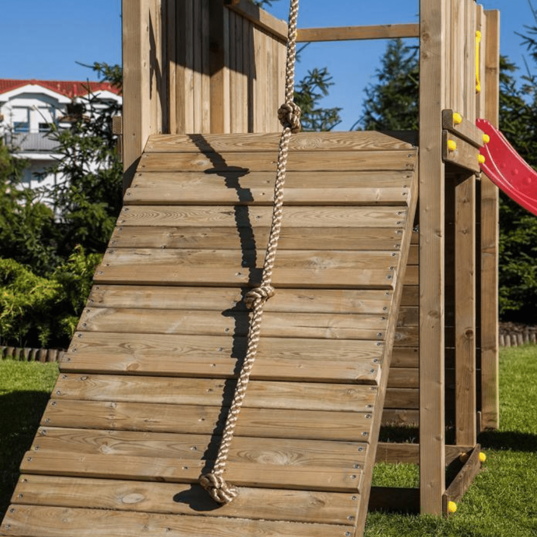 Spielturm GOO CAROL 3 | Klettergerüst OUTDOOR | in 3 Farben | bis zu 10 Kinder | Holzdach - Kletterling – einfach Kind sein