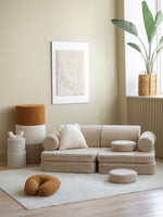 wigiwama Settee in Beige - Kindersofa und Spielsofa aus Teddy - Stoff - Kletterling – einfach Kind sein