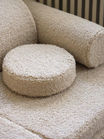 wigiwama Settee in Beige - Kindersofa und Spielsofa aus Teddy - Stoff - Kletterling – einfach Kind sein