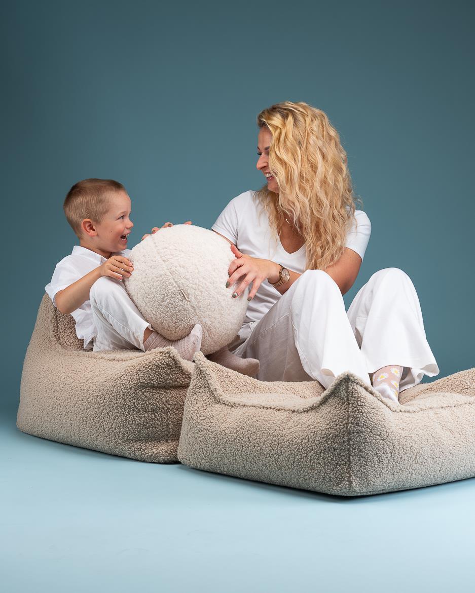 wigiwama Sitzsack Sessel in Beige aus Teddy - Stoff - Kletterling – einfach Kind sein