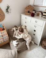 wigiwama Sitzsack Sessel in Beige aus Teddy - Stoff - Kletterling – einfach Kind sein