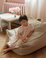 wigiwama Sitzsack Sessel in Beige aus Teddy - Stoff - Kletterling – einfach Kind sein