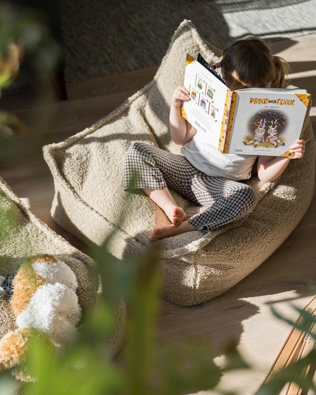 wigiwama Sitzsack Sessel in Beige aus Teddy - Stoff - Kletterling – einfach Kind sein