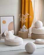 wigiwama Sitzkissen in Creme aus Teddy - Stoff - Kletterling – einfach Kind sein