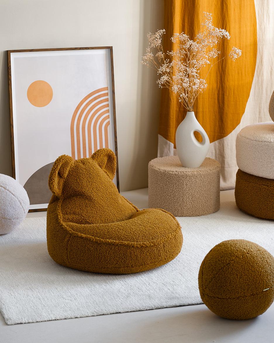 wigiwama Bär Sitzsack in Karamell aus Teddy - Stoff - Kletterling – einfach Kind sein