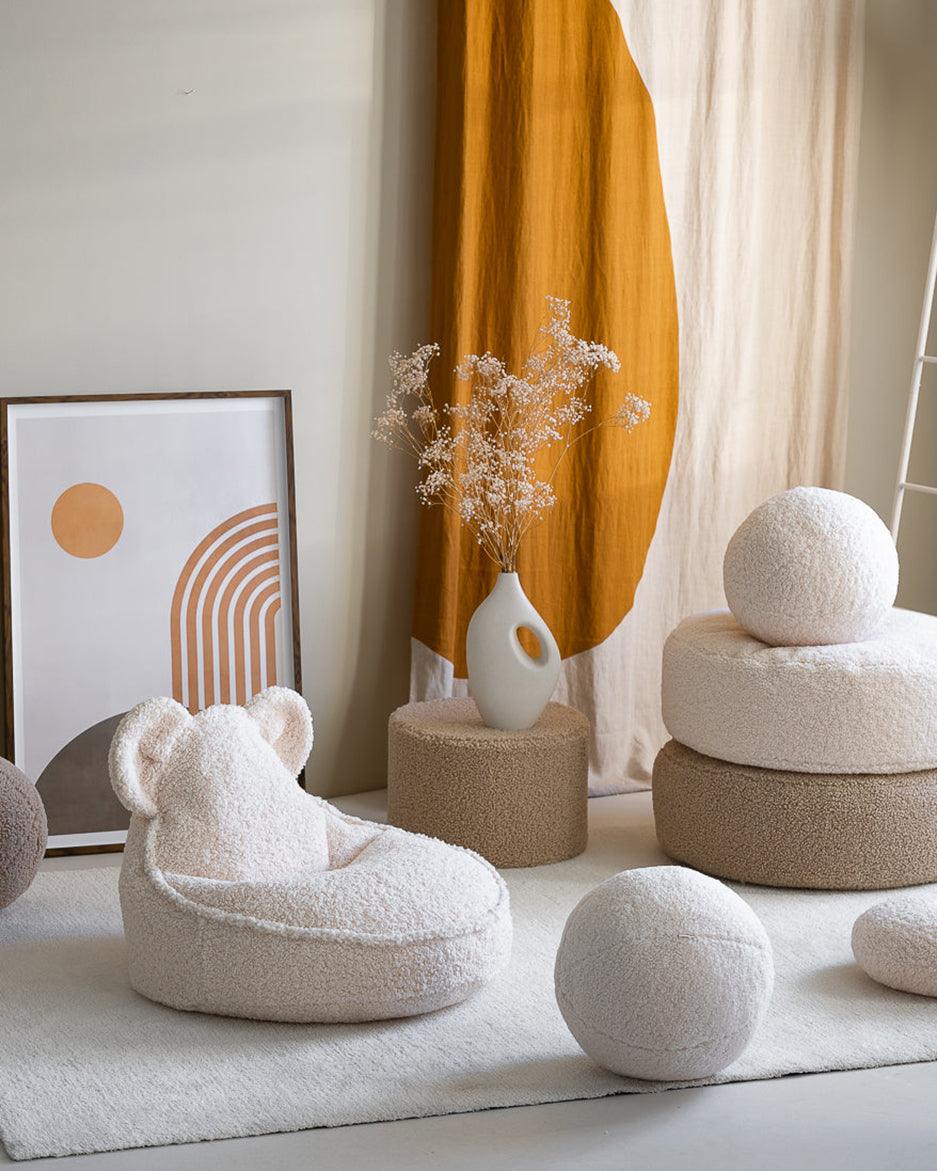 wigiwama Bär Sitzsack in Creme aus Teddy - Stoff - Kletterling – einfach Kind sein