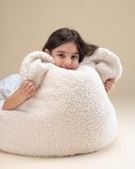 wigiwama Bär Sitzsack in Creme aus Teddy - Stoff - Kletterling – einfach Kind sein