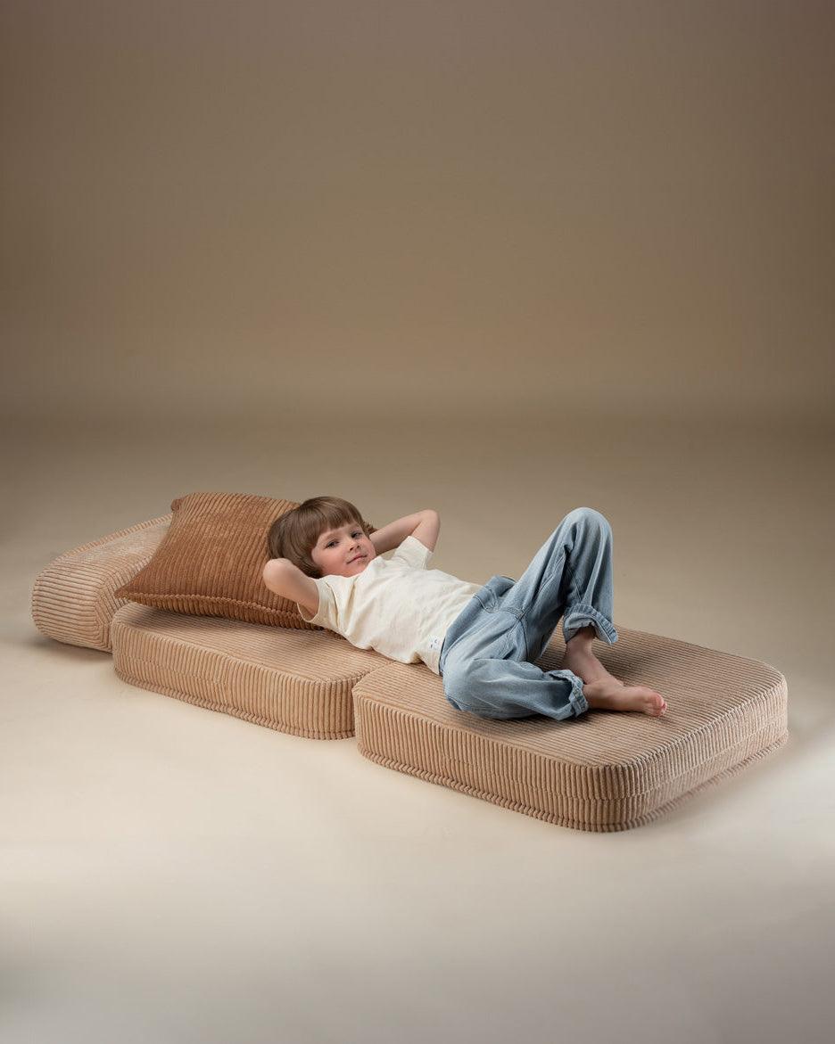 wigiwama Klappmatratze Klappsessel in Beige aus Cord - Kletterling – einfach Kind sein