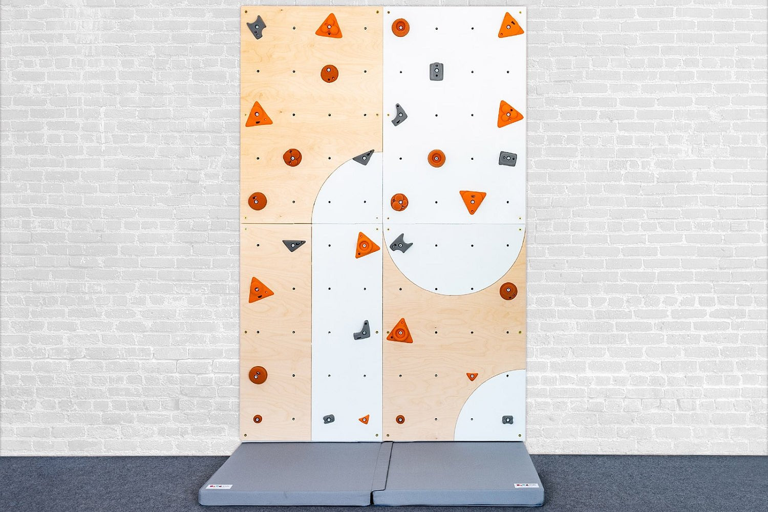 Kletterwand BK INDOOR aus 4 Teilen | 236 cm x 156 cm | inkl. 30 Griffen | 80 Loch - Kletterling – einfach Kind sein