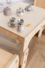 Kinderspiel auf dem höhenverstellbaren DORI Tisch