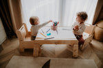 Kinder malen gemeinsam am DORI Kreativ-Set