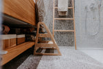 Zweistufiger Kinder-Tritthocker Step im Badezimmer
