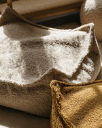 wigiwama Sitzkissen Ottoman in Beige aus Teddy - Stoff - Kletterling – einfach Kind sein