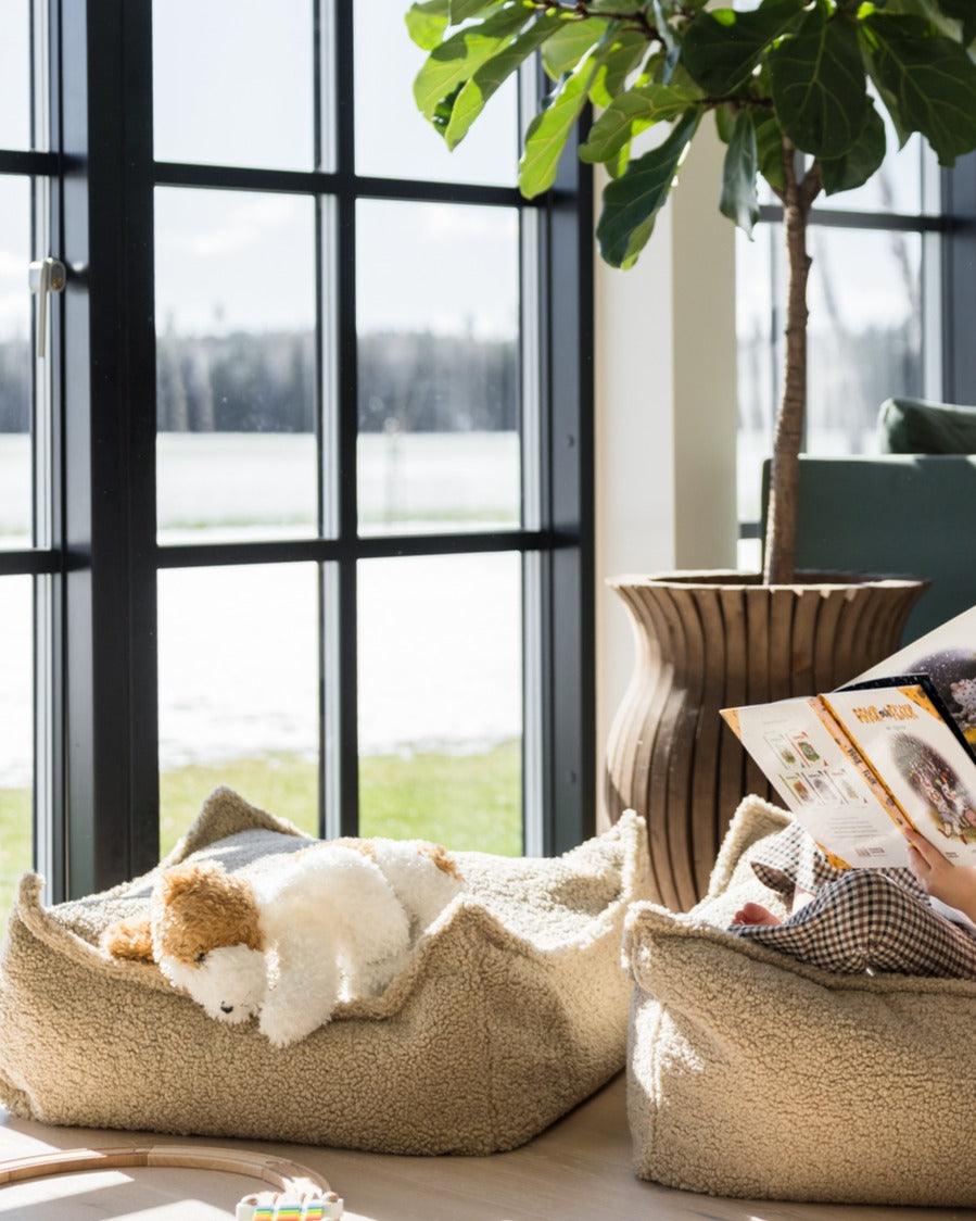 wigiwama Sitzkissen Ottoman in Beige aus Teddy - Stoff - Kletterling – einfach Kind sein