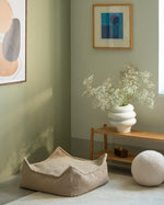 wigiwama Sitzkissen Ottoman in Beige aus Teddy - Stoff - Kletterling – einfach Kind sein
