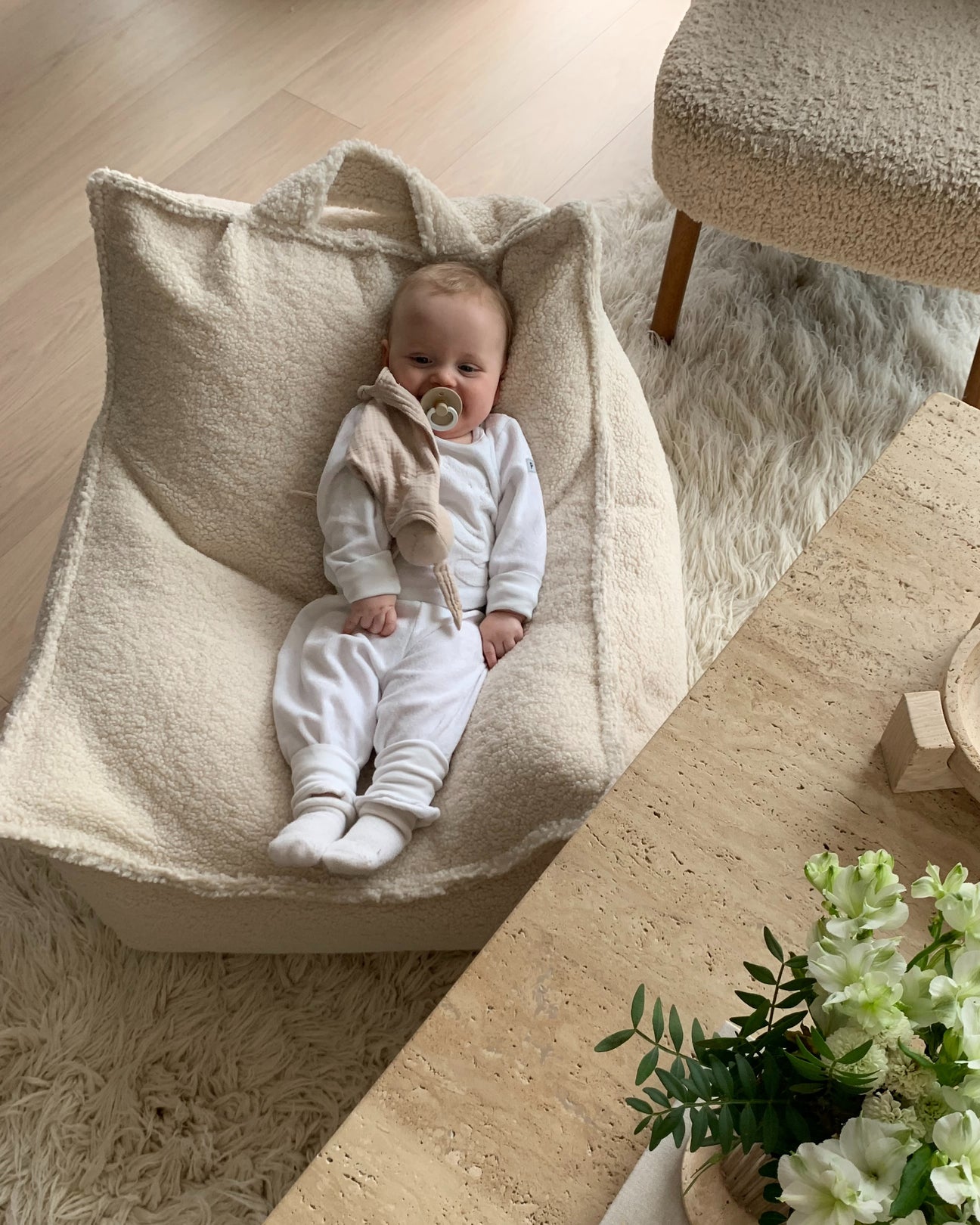 wigiwama Sitzsack Sessel in Creme aus Teddy-Stoff