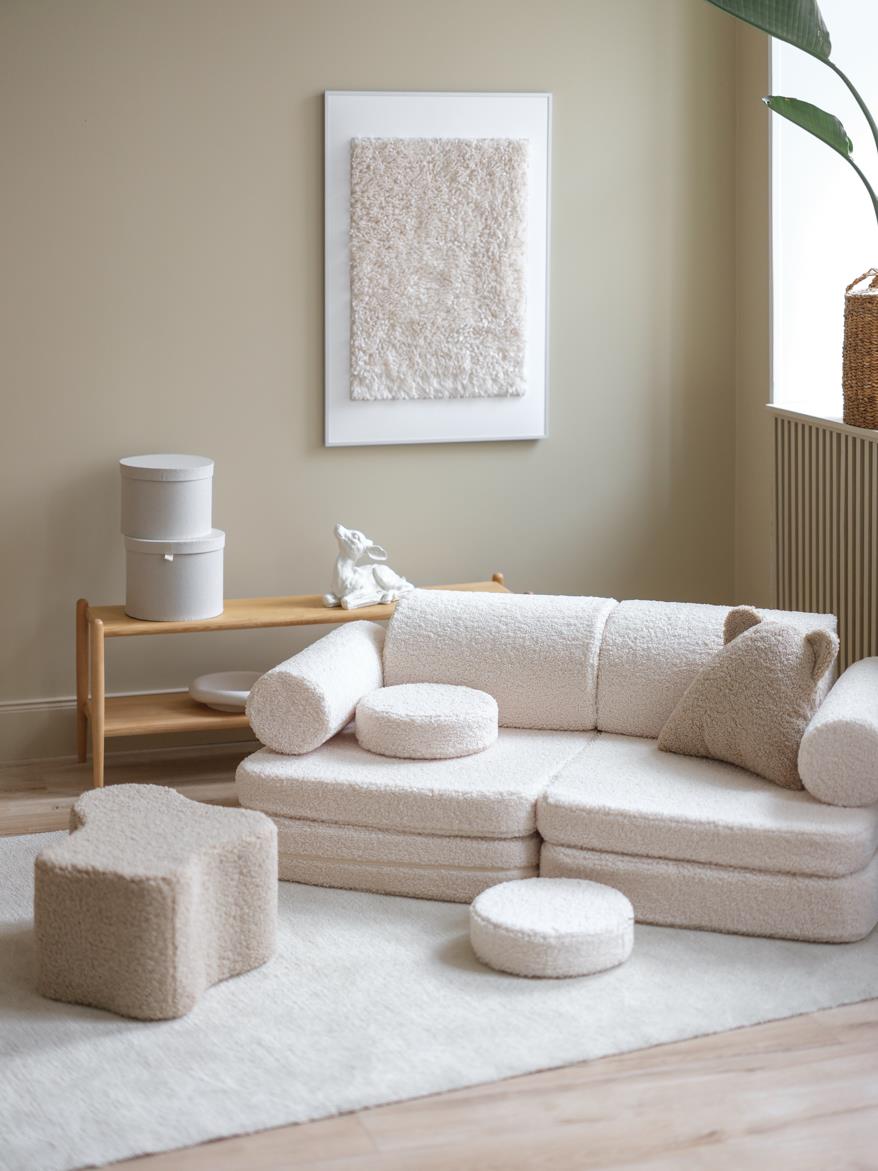 wigiwama Settee in Creme - Kindersofa und Spielsofa aus Teddy-Stoff