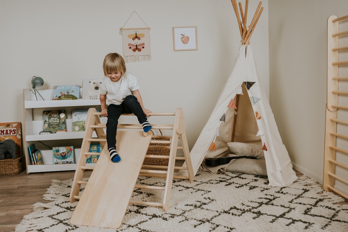 Kletterdreieck mit Rutsche von leg&go Natur