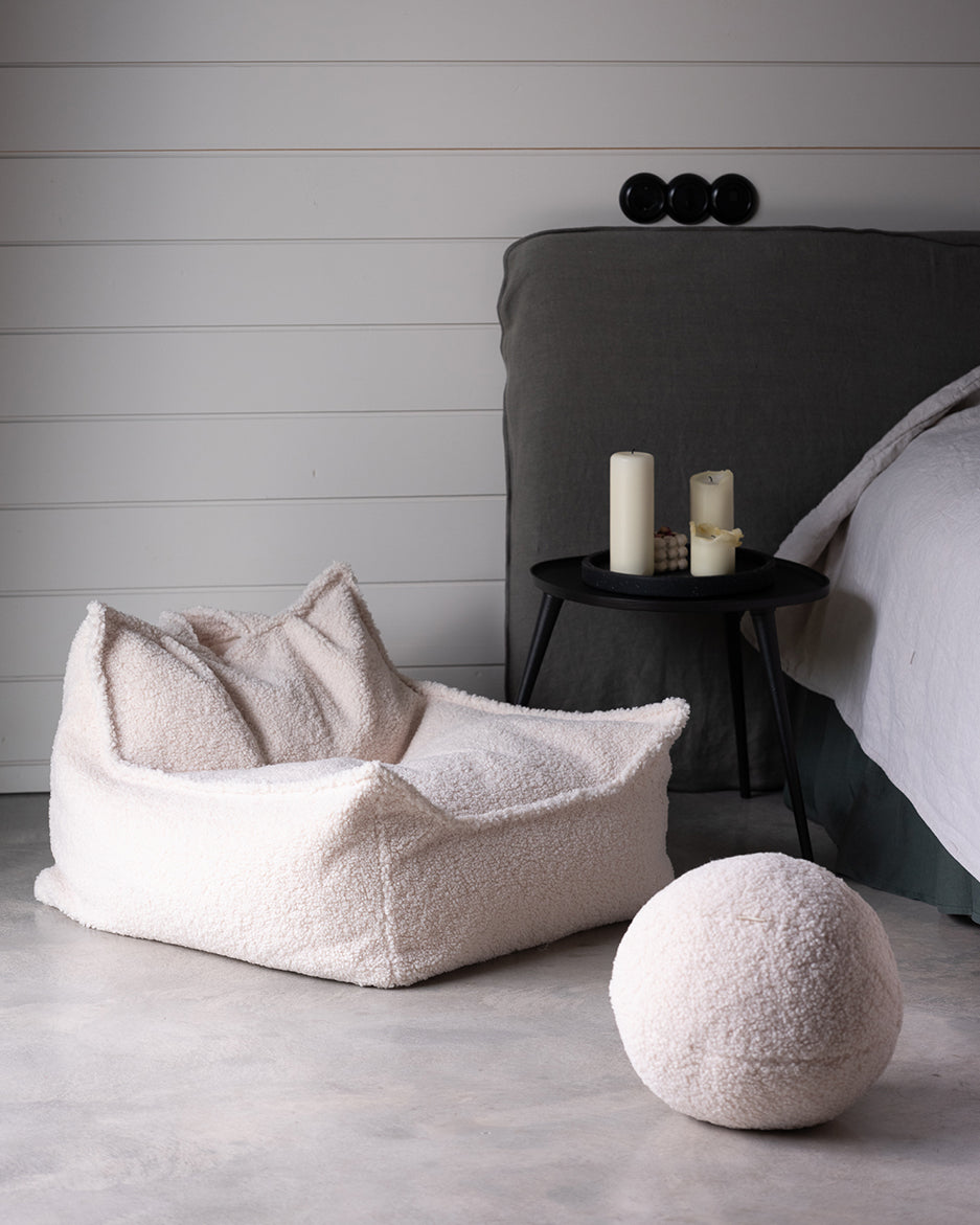 wigiwama Sitzsack Sessel in Creme aus Teddy-Stoff