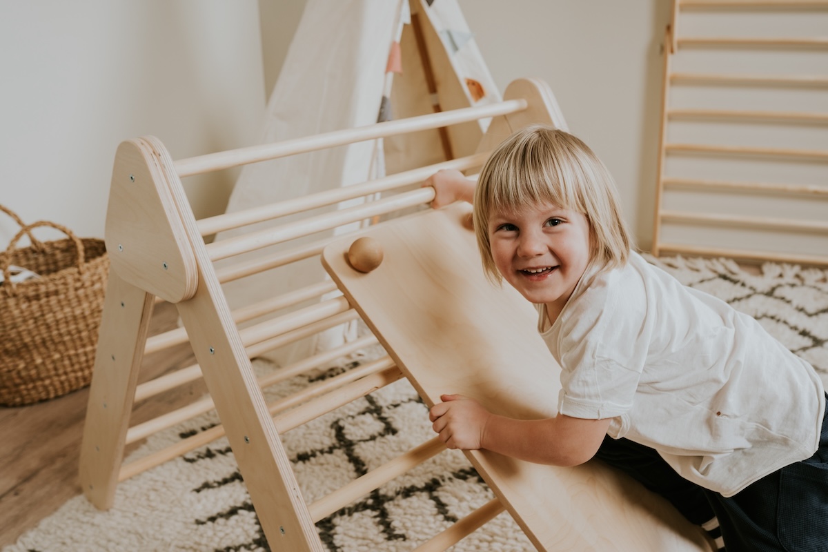 Kletterdreieck mit Rutsche von leg&go Natur