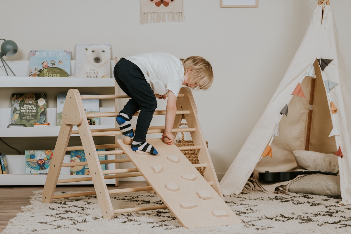 Kletterdreieck mit Rutsche von leg&go Natur