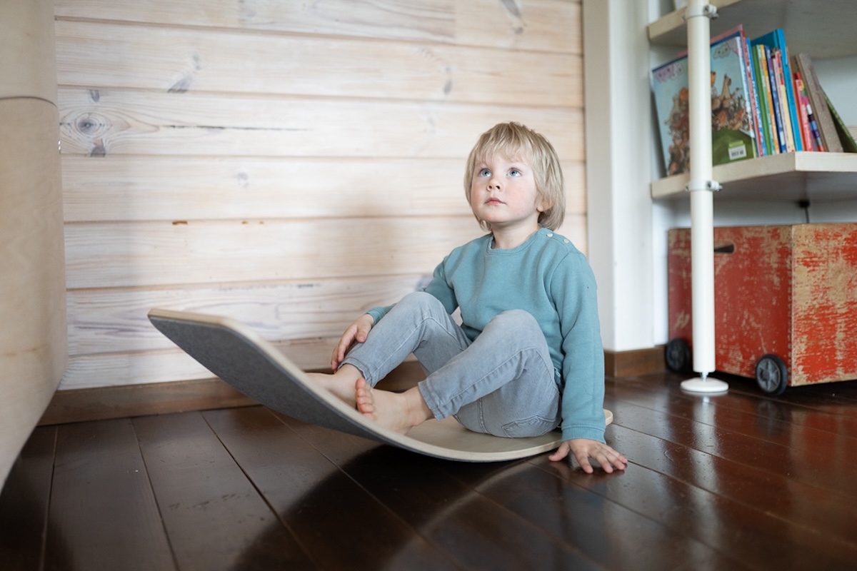 Balance Board aus Holz mit Filz-Unterseite von leg&go Grö?e M