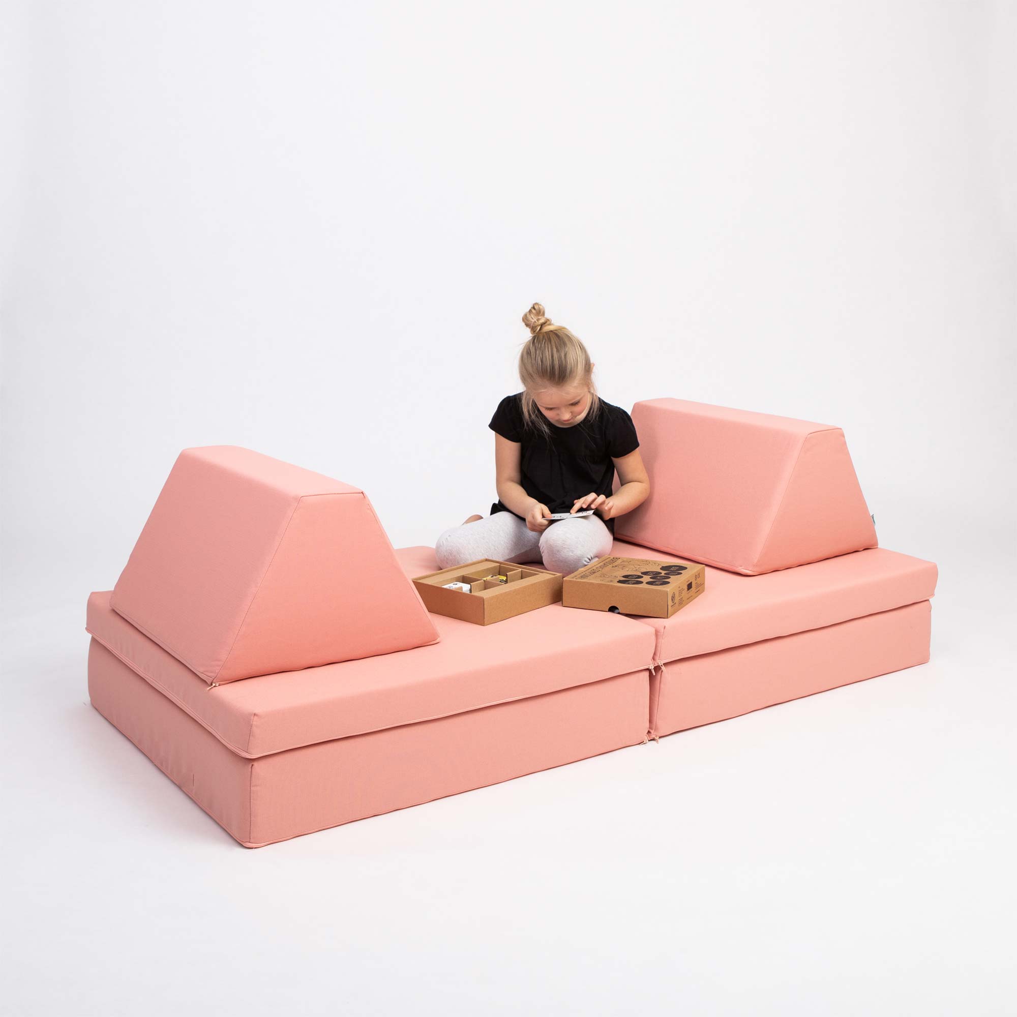 Universelles Kindersofa von monboxy in Lachsrosa