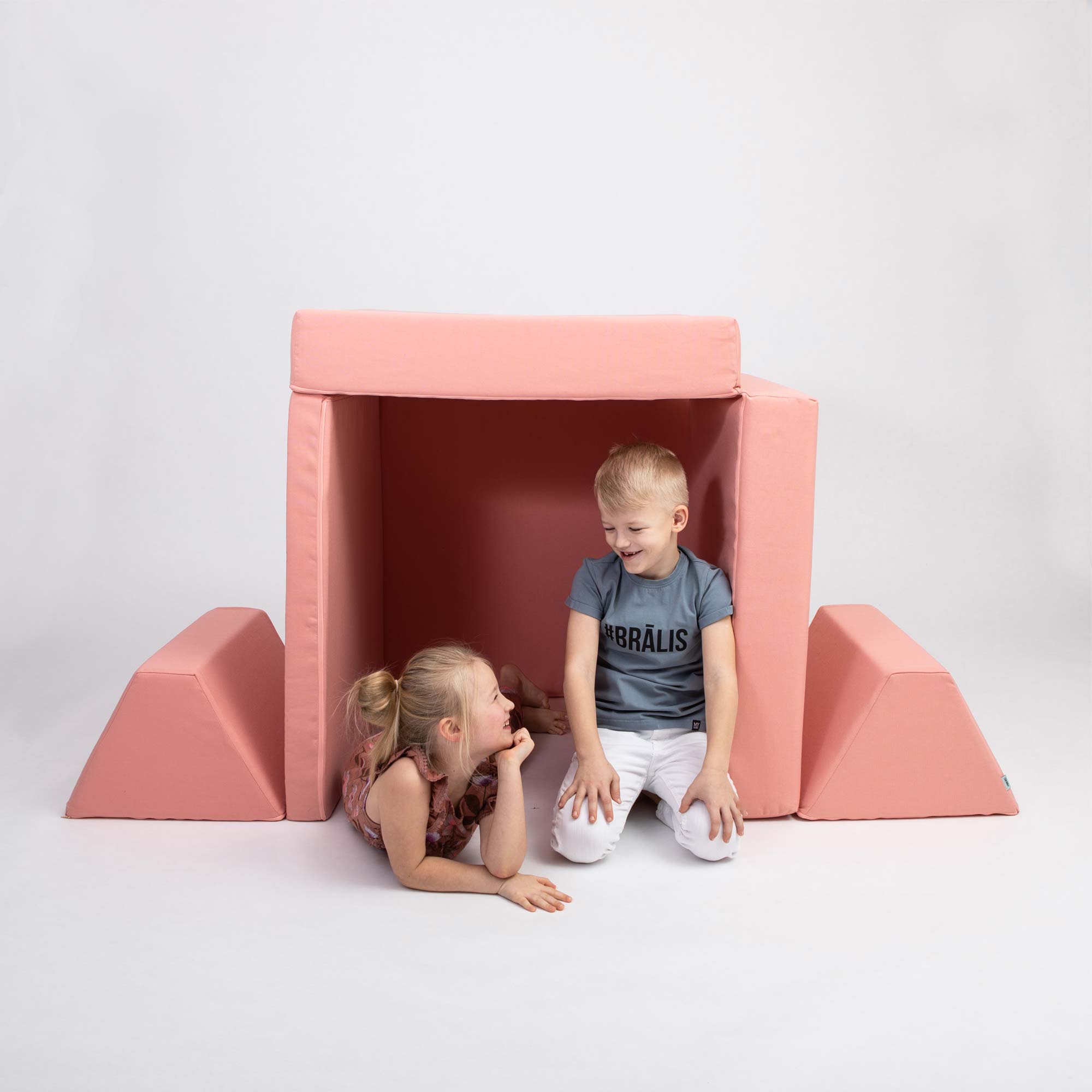 Universelles Kindersofa von monboxy in Lachsrosa