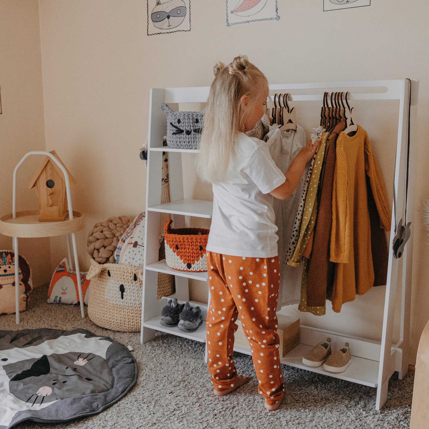 Kinderkleiderschrank nach Montessori Natur Lackiert